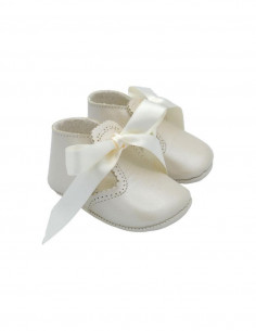 ZAPATO CON SOLAPA Y LAZO...