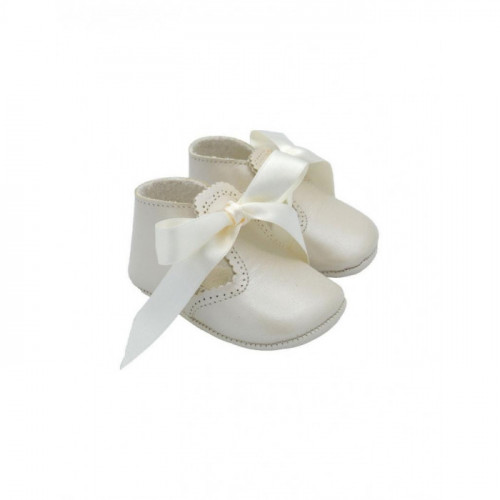 ZAPATO CON SOLAPA Y LAZO...