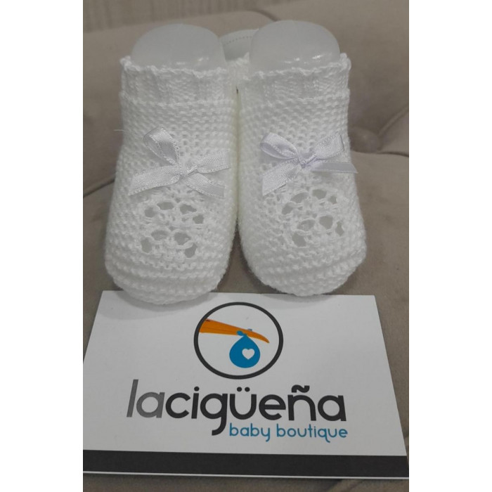 BOTITA HILO CALADO LAZO BLANCO