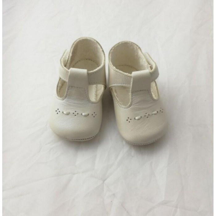 ZAPATO NIÑO NACARADO BEIG PIC PASADO...